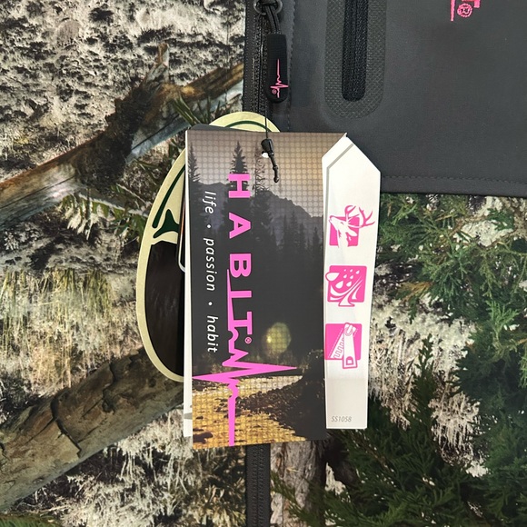 NWT! Habitat Mossy Oak ladies size medium jacket. - Picture 6 of 10